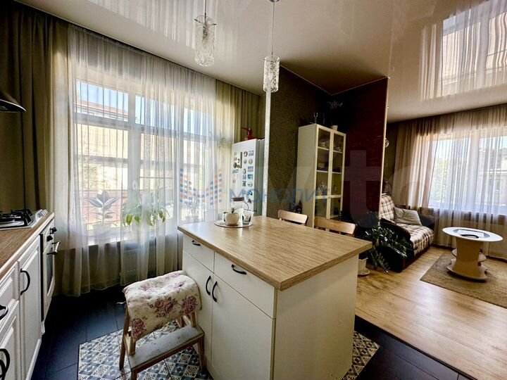 3-к. квартира, 80 м², 1/3 эт.