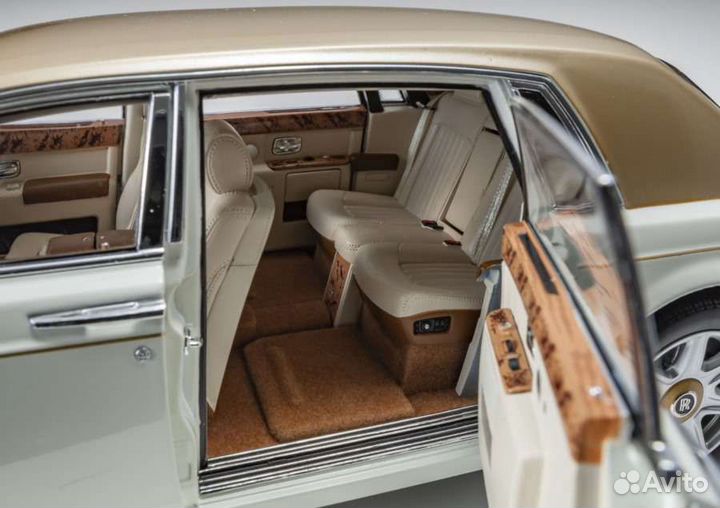 Rolls-Royce Phantom EWB 1:18 Kyosho