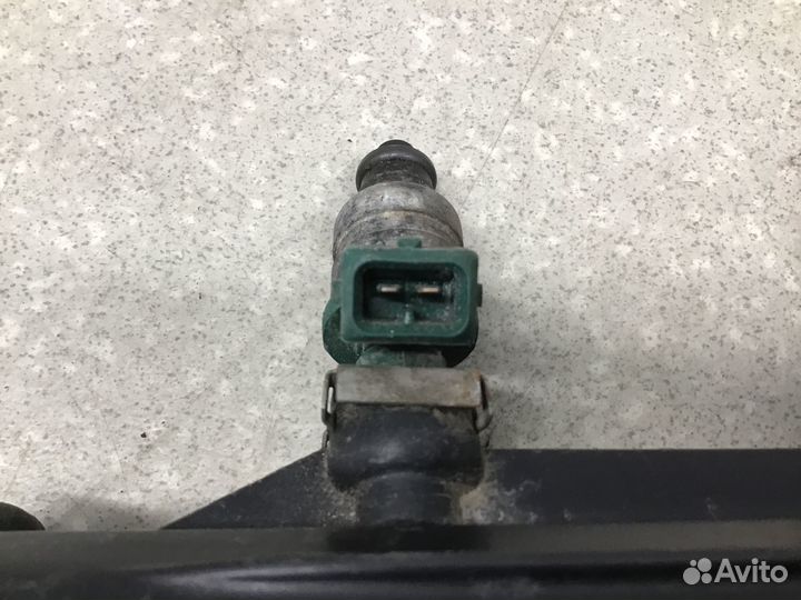 Рейка топливная (рампа) Skoda Octavia (A4 1U) 2000