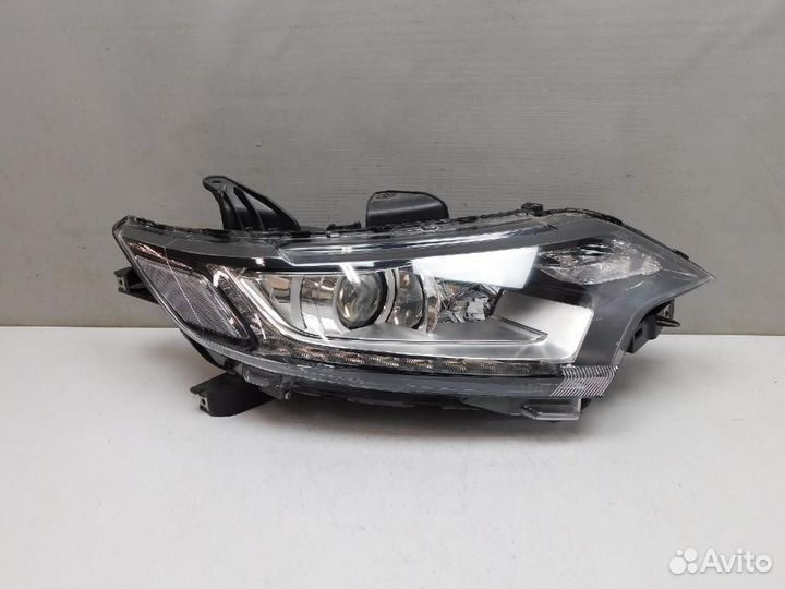 Фара правая Mitsubishi Outlander