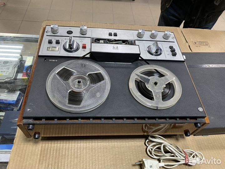 Катушечный магнитофон маяк-203