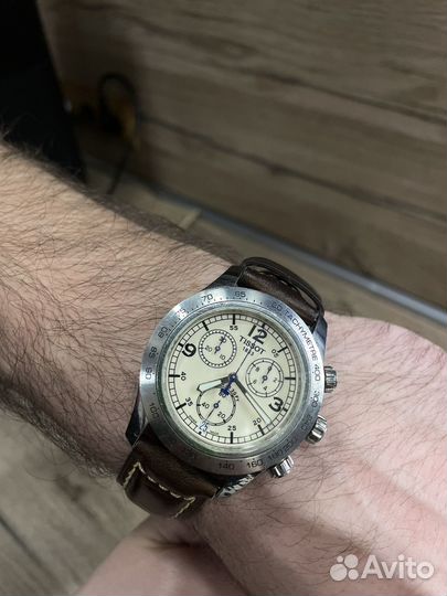Часы Tissot V8