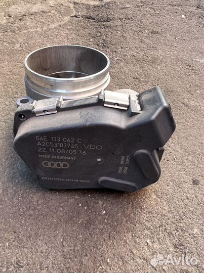 Дросселньая заслонка Audi 06E133062C