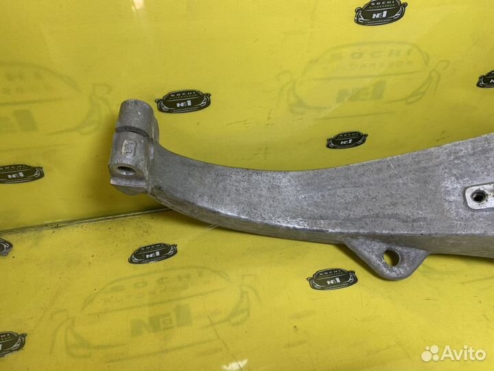 Кулак Левый Инфинити FX37 FX50 QX70