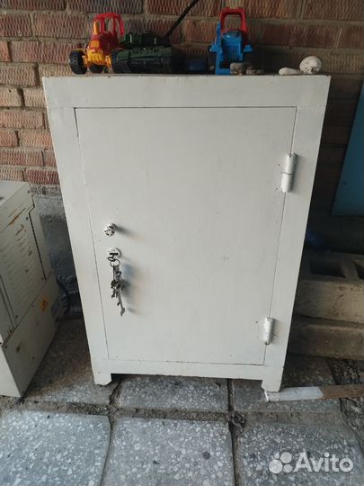 Сейф металлический