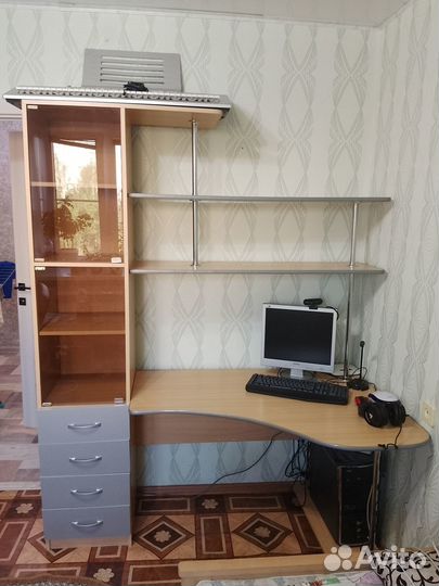 Продается комплект мебели