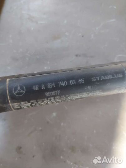 Амортизатор багажника на Mercedes w164