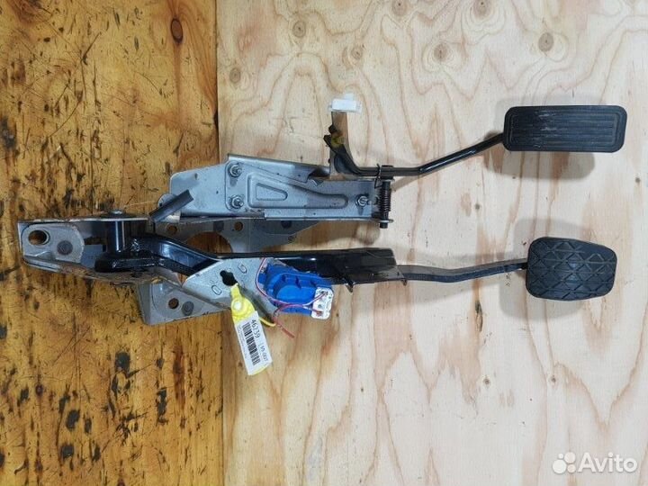 Датчик положения педали тормоза Mazda Axela BK5P