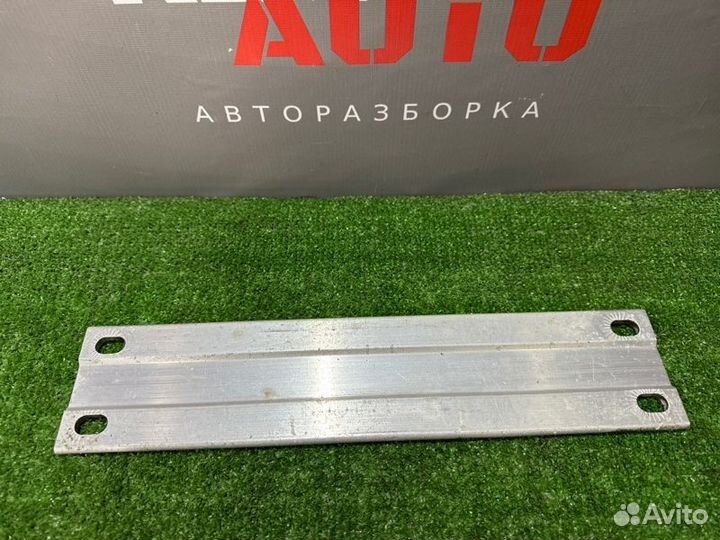 Кронштейн кузова Audi A6 C6 Quattro седан 3.2 2007