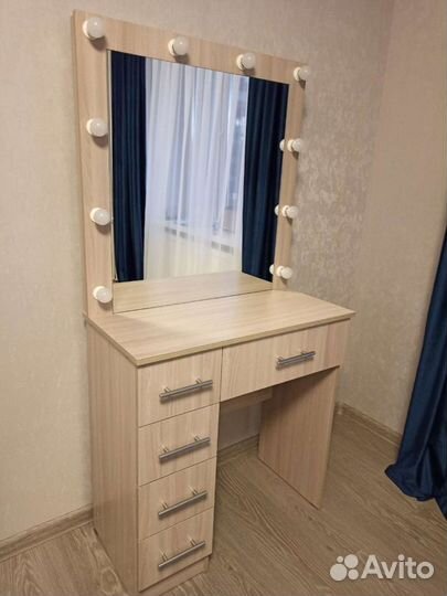 Туалетный столик