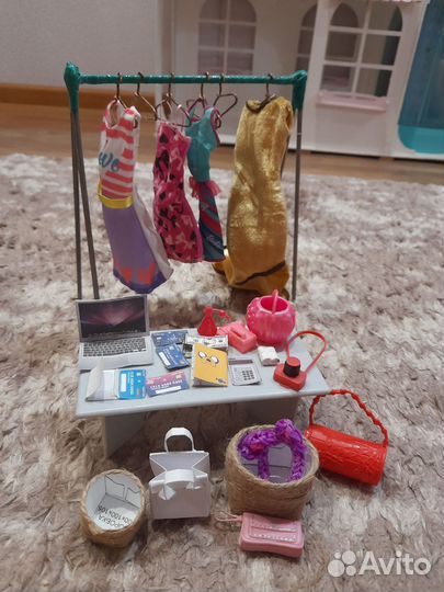 Стол с аксессуарами для барби