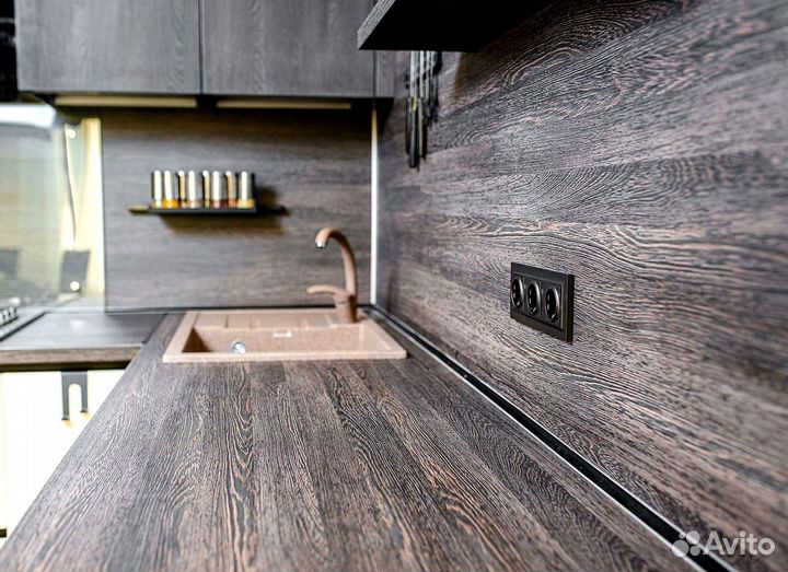 Угловая в потолок кухня на заказ