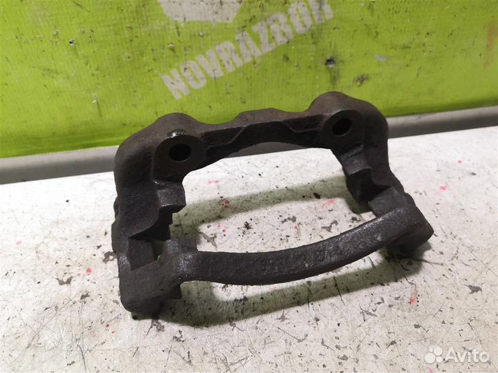 Скоба суппорта переднего Фольксваген Гольф 3 Вен