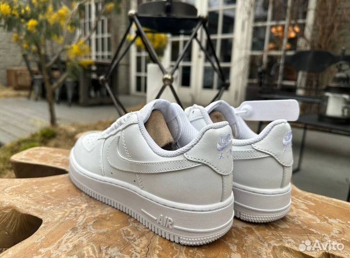 Nike air force 1 low white