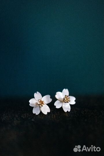 Сережки пусеты с перламутром