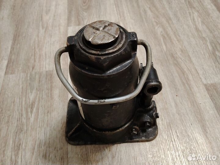 Домкрат шааз 12т