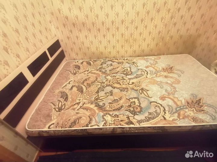 Двухспальная кровать