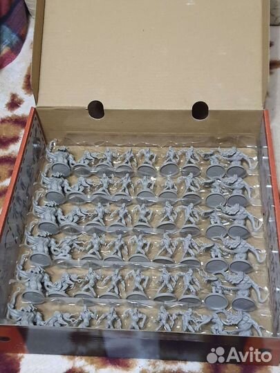 Настольная игра Zombicide Invader
