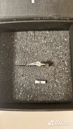 Золотое кольцо с бриллиантом