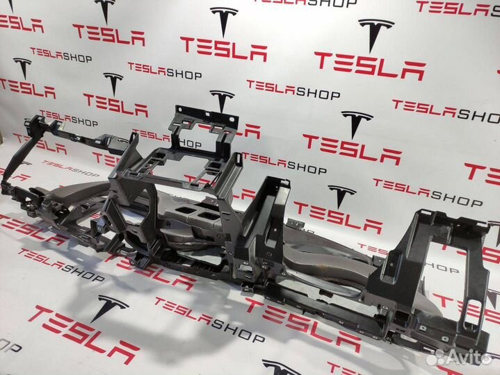 Пластиковый каркас центральной панели Tesla рест