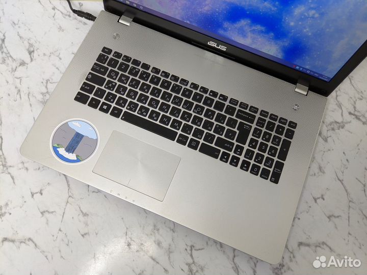 Ноутбук Asus 17.3