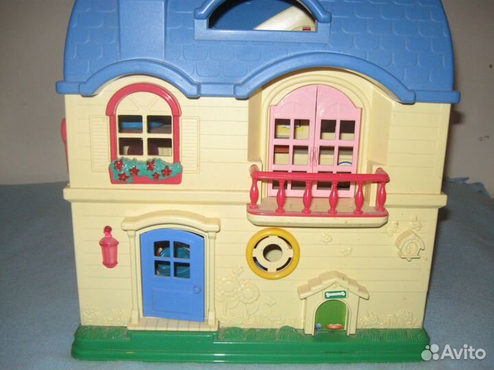 Большой игрушечный домик с мебелью