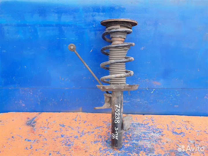 Стойка передняя правая Volvo XC70 2 V70 2007-2016