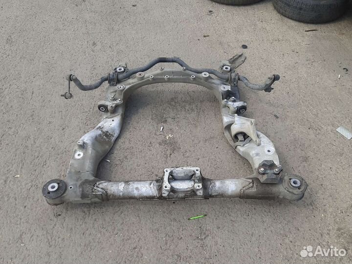 Подрамник передний Honda Legend