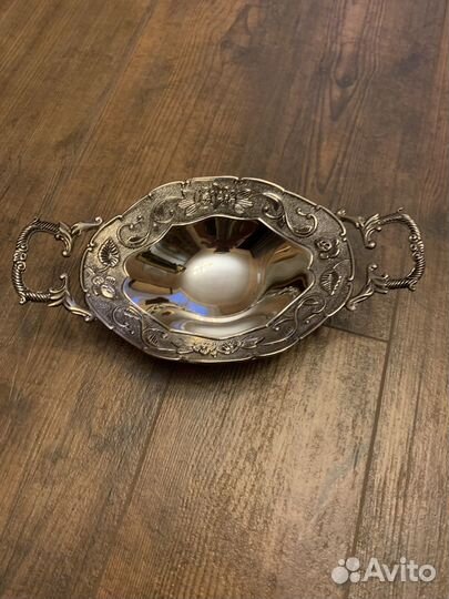 Хрустальные и фарфоровые тарелки