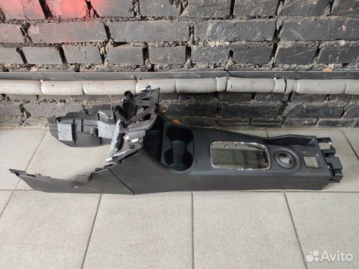 Консоль между сидений Mitsubishi Outlander