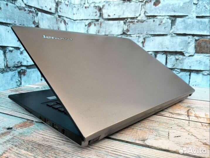 Ноутбук Lenovo 4 ядра/ две видеокарты/ SSD 240