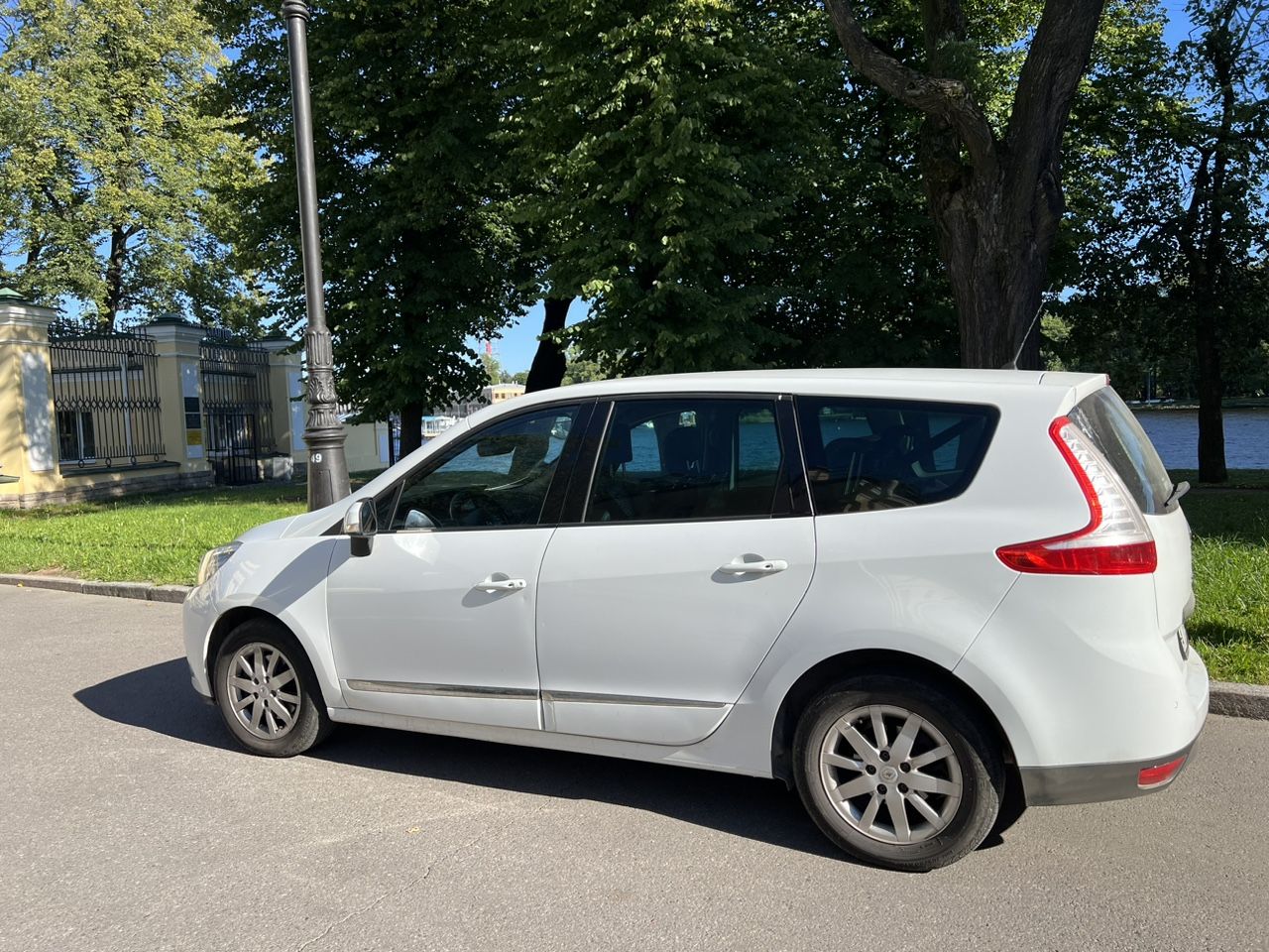 Renault Grand Scenic: фото владельца