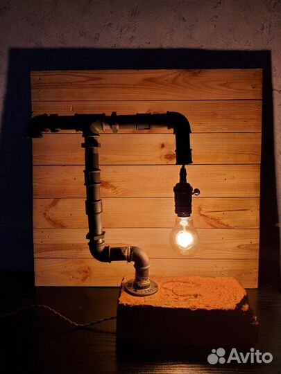 Светильник Loft из старинного кирпича и труб