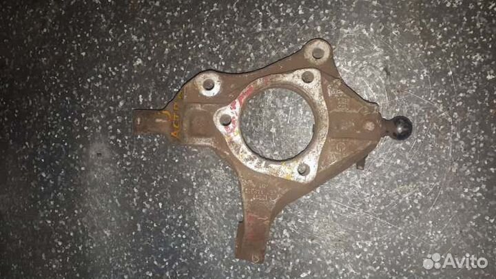 Кулак поворотный передний правый Opel Astra (J )