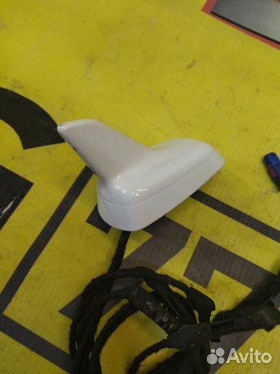 Антена задняя Audi A4 седан 2.0 cdnc 2010