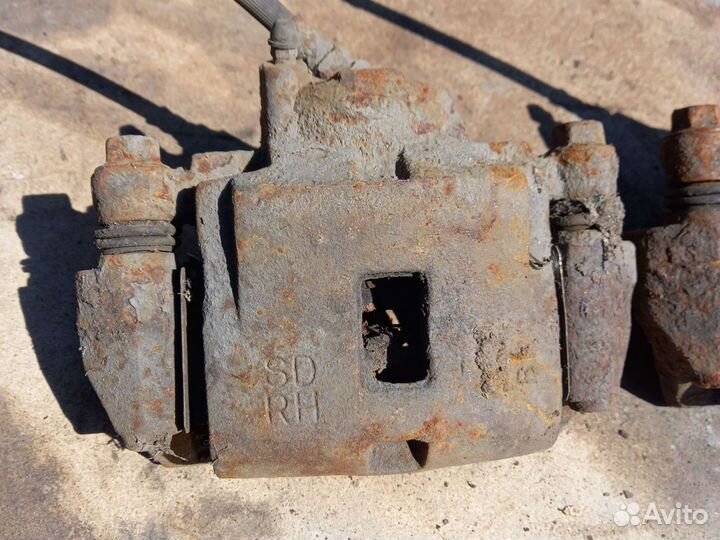 Kia spectra Суппорт Передний правый