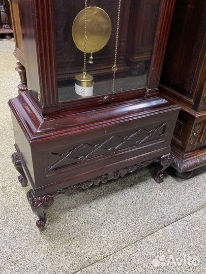 Старинные напольные часы