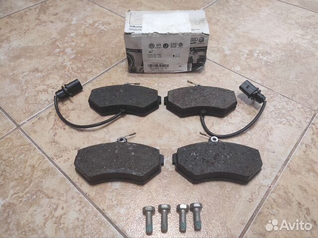Передние тормозные колодки VAG