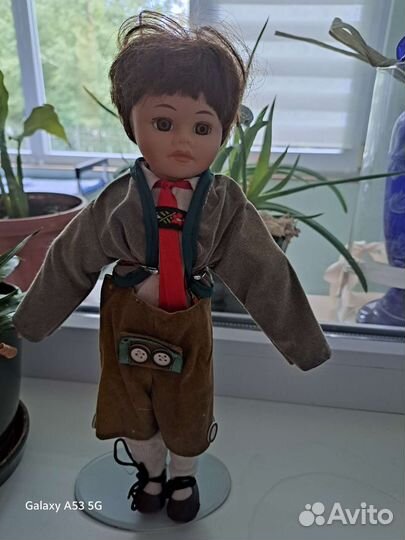 Кукла фарфоровая коллекционная