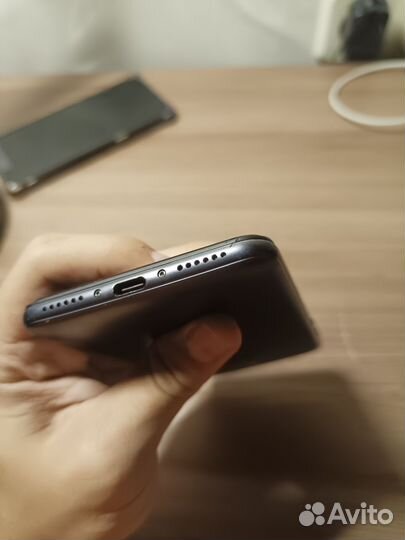 Xiaomi Pocophone F1, 6/64 ГБ