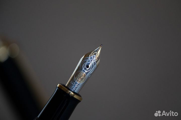 Перьевая ручка Pelikan Souveraen M 600 черный еf