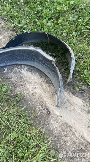 Подкрылок передний правый/левый Subaru Impreza GC