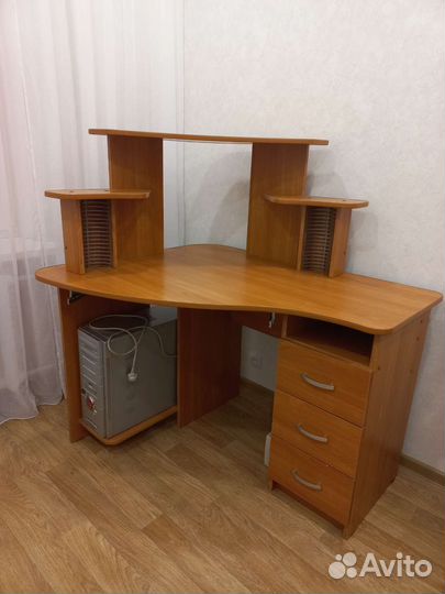 Компьютерный стол