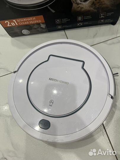 Робот пылесос redmond