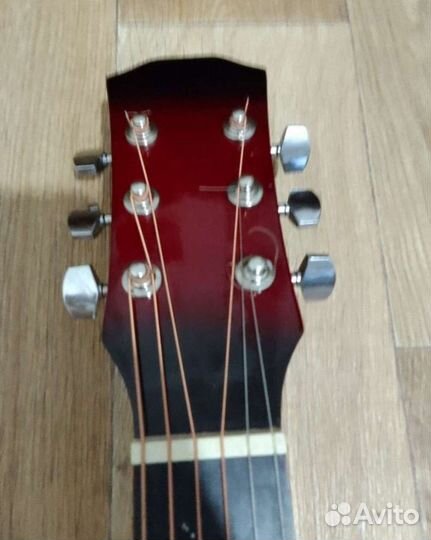Акустическая гитара