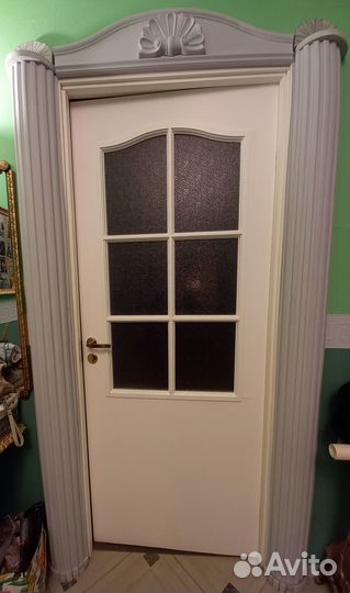 Продаю полуколонны с фронтоном