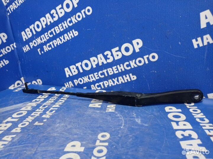 Левый поводок дворника Opel Astra H универсал