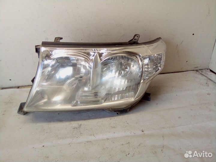 Фара левая Toyota Land Cruiser