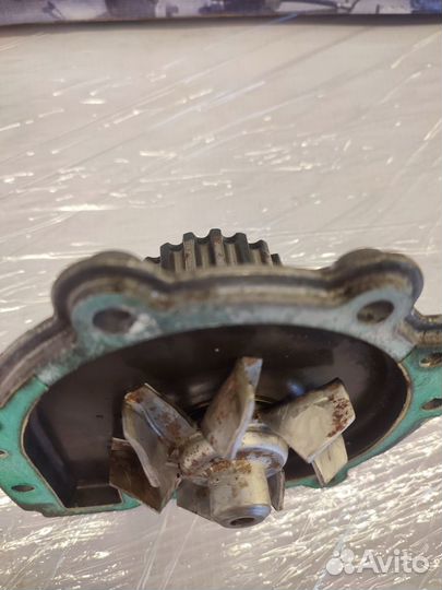 Насос водяного охлаждения Volvo S60