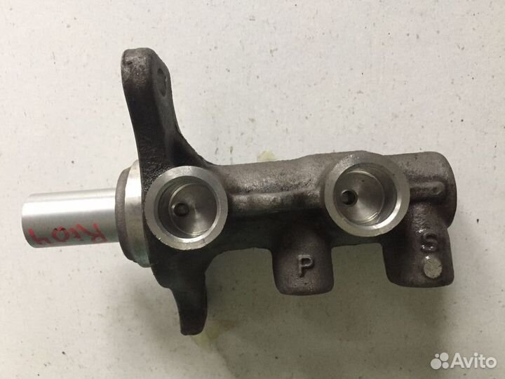 Цилиндр тормозной главный Киа Рио Kia Rio 4